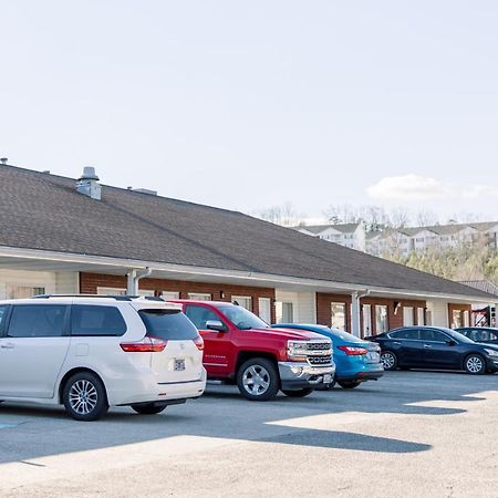 Exclusive Quarters Motel Cleveland Bagian luar foto