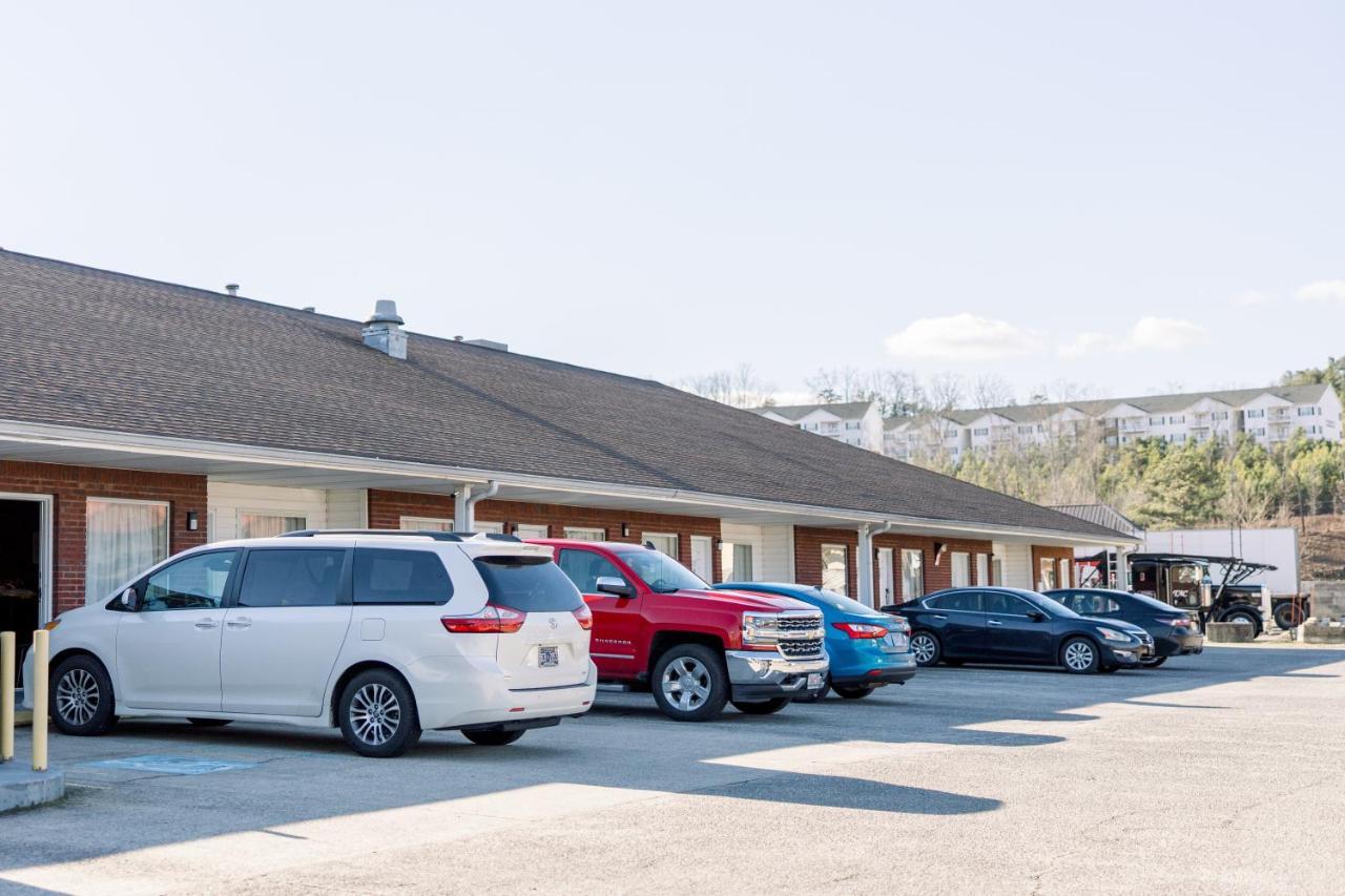 Exclusive Quarters Motel Cleveland Bagian luar foto